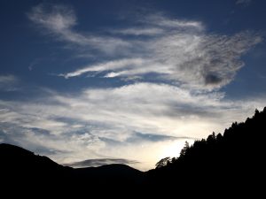 日落ちて雲立つ：当社代表岩本が撮影した写真です。